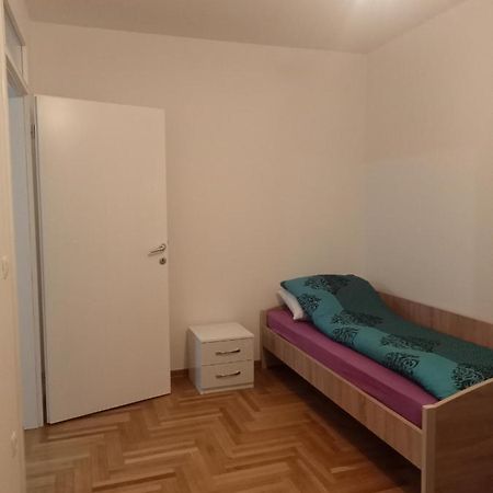 Rooms Near The Airport SJJ Exterior foto