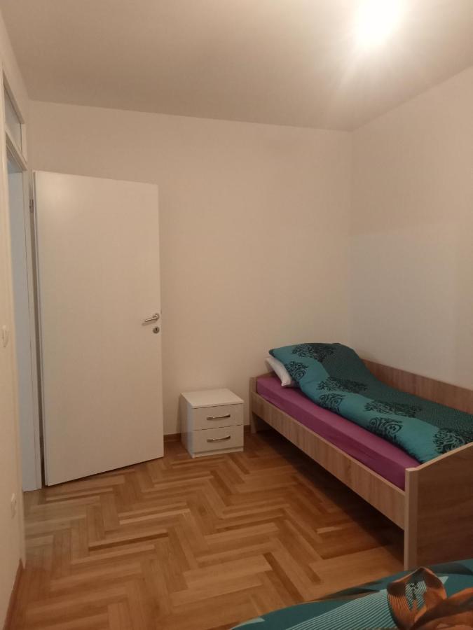 Rooms Near The Airport SJJ Exterior foto